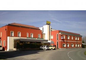 Отель Hotel Sanvitale  Фонтанеллато